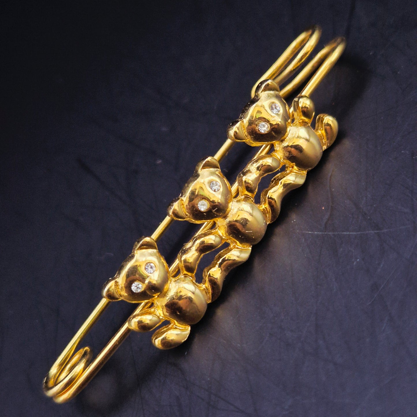 Goldene Teddybären Brosche – Verspieltes Design mit Funkelnden Augen
