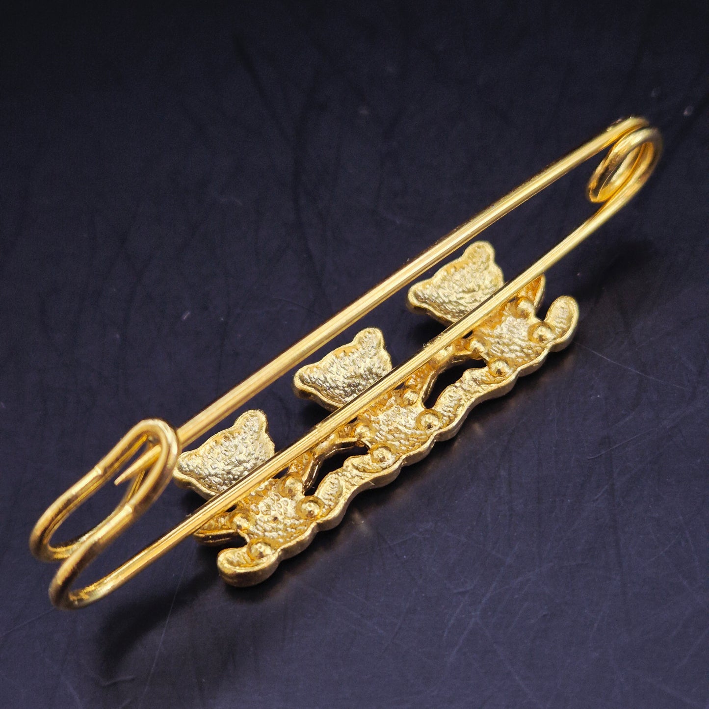 Goldene Teddybären Brosche – Verspieltes Design mit Funkelnden Augen