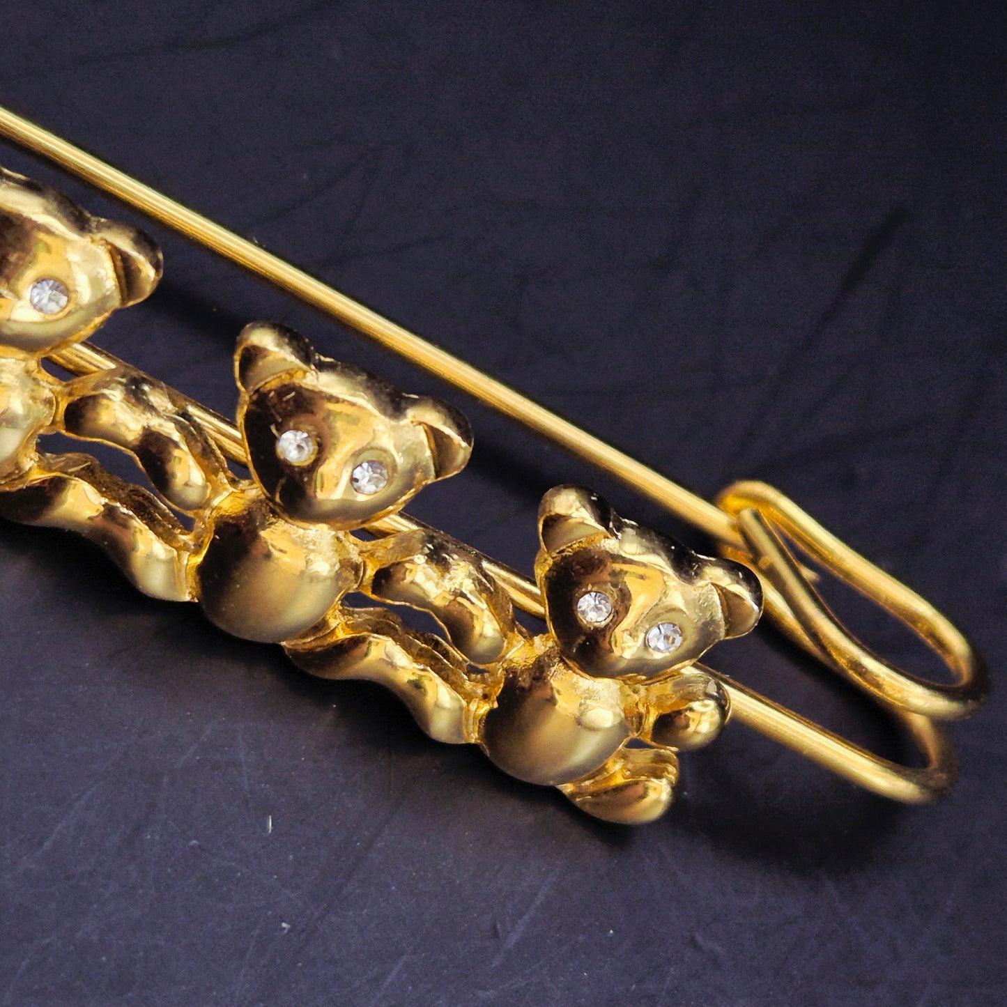 Goldene Teddybären Brosche – Verspieltes Design mit Funkelnden Augen