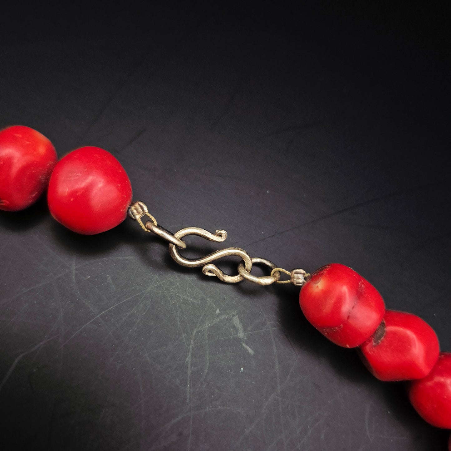Markante Rote Korallen Kette – Rustikaler Boho-Stil für Damen
