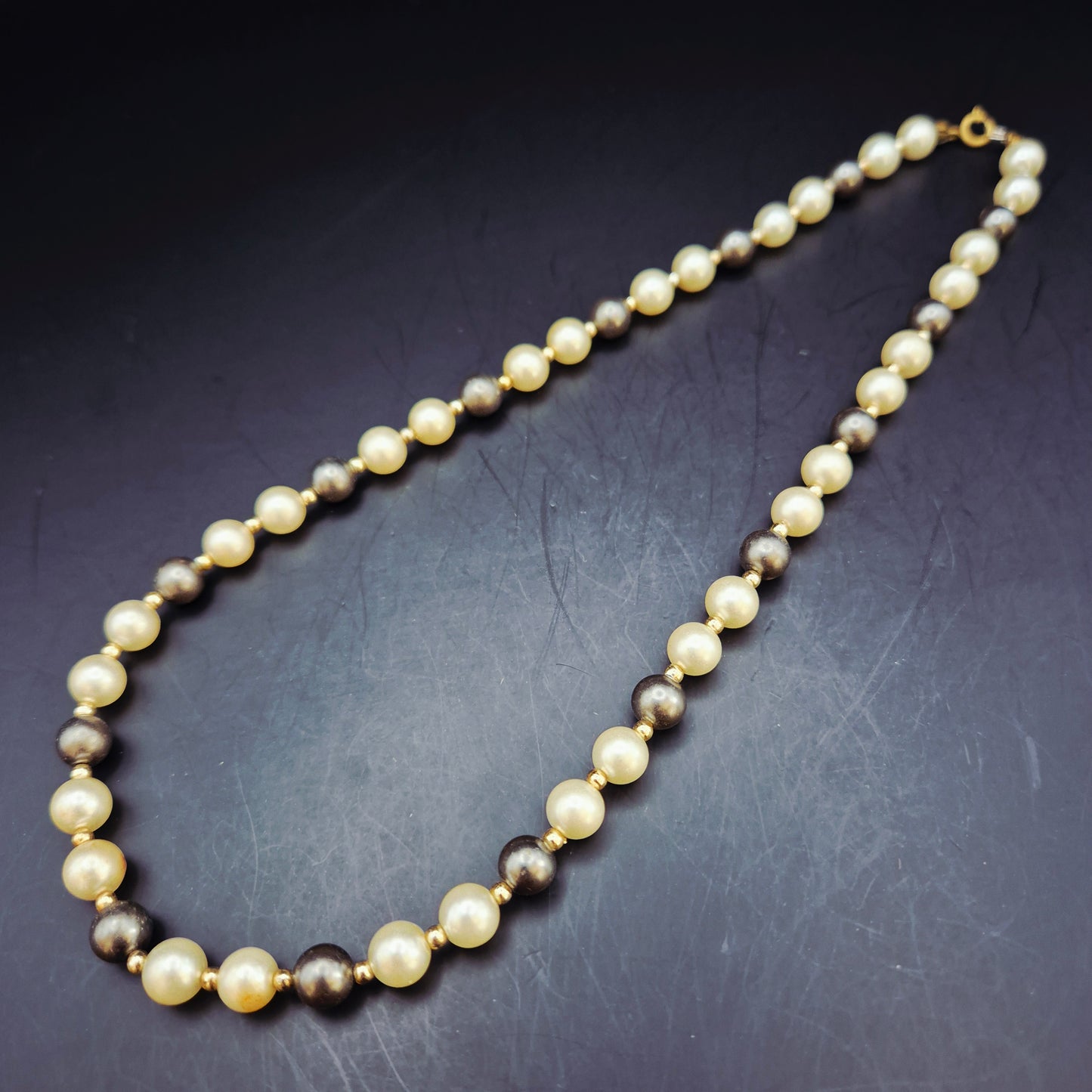 Edle Perlen Damen Kette – Klassisches Design in Creme und Anthrazit