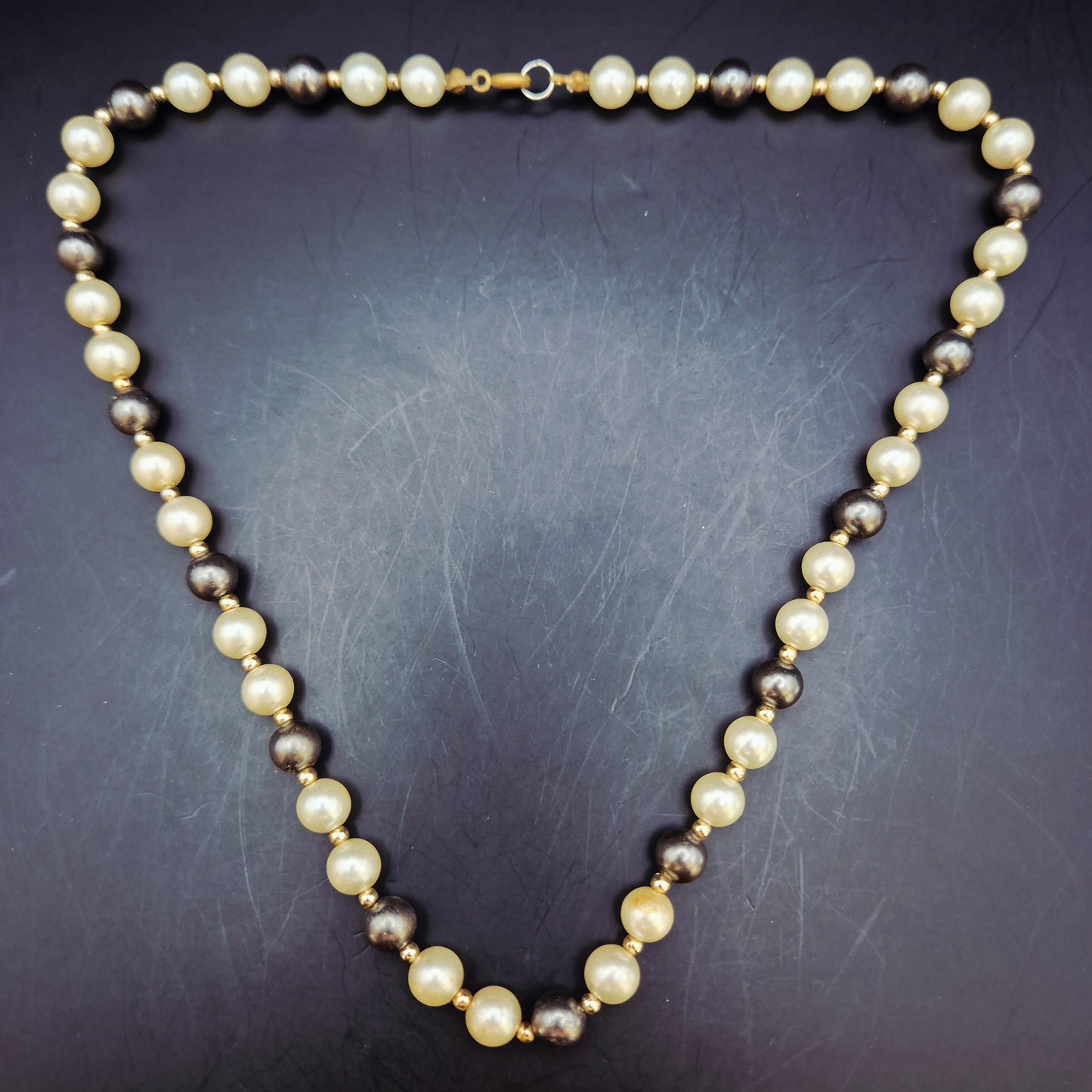 Edle Perlen Damen Kette – Klassisches Design in Creme und Anthrazit
