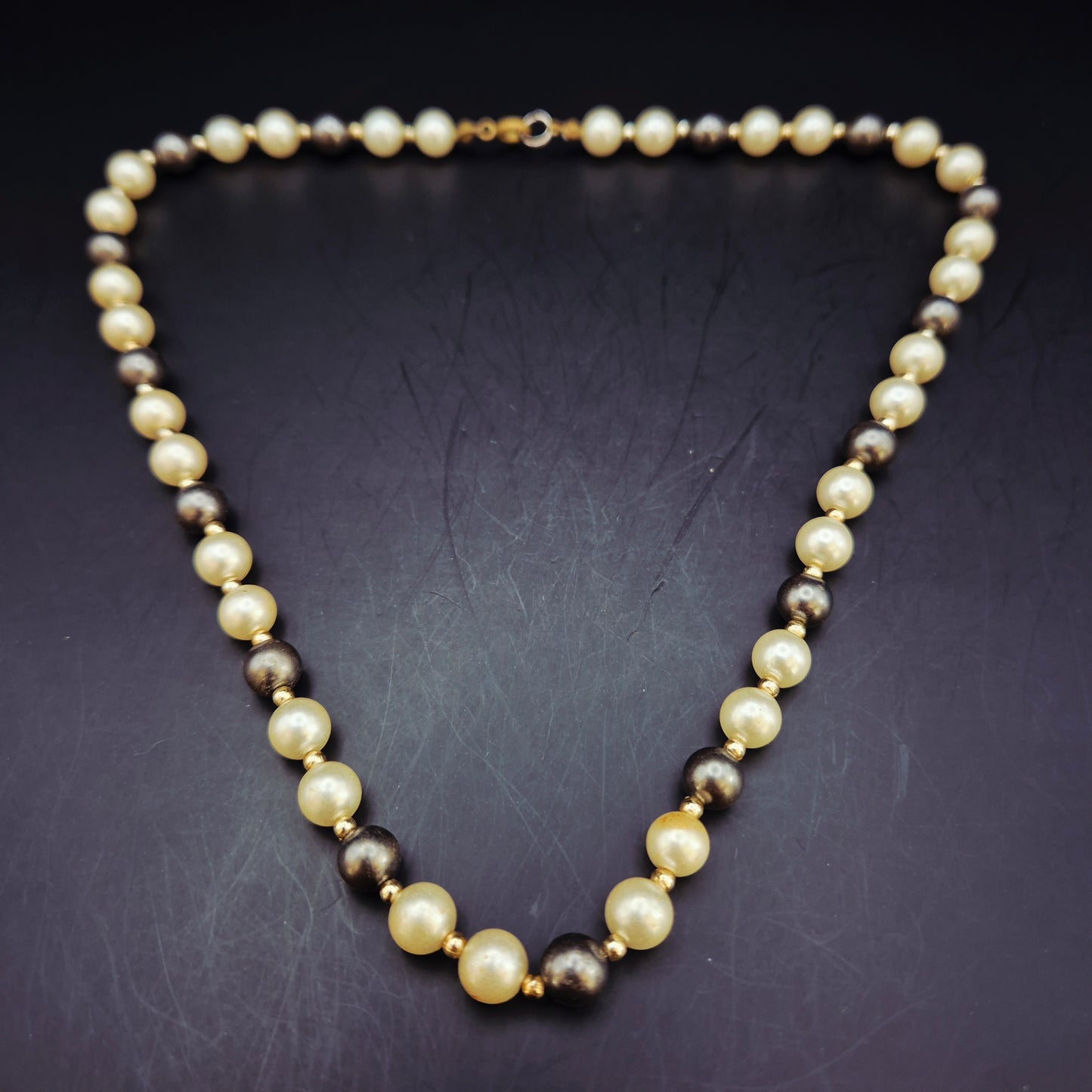 Edle Perlen Damen Kette – Klassisches Design in Creme und Anthrazit