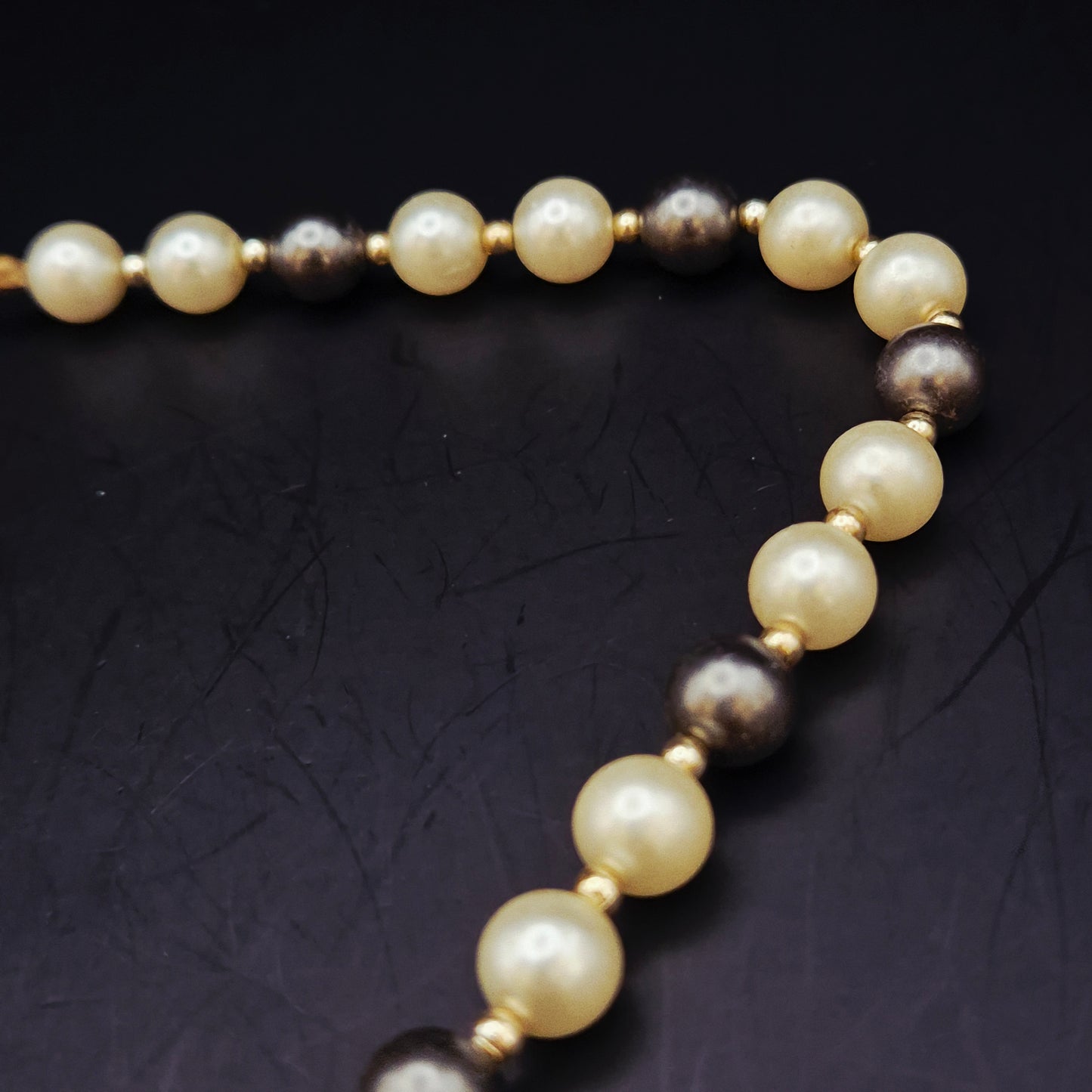 Edle Perlen Damen Kette – Klassisches Design in Creme und Anthrazit