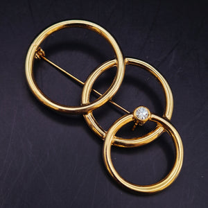 Elegante Brosche mit ineinandergreifenden Ringen – Goldfarbenes Vintage Design