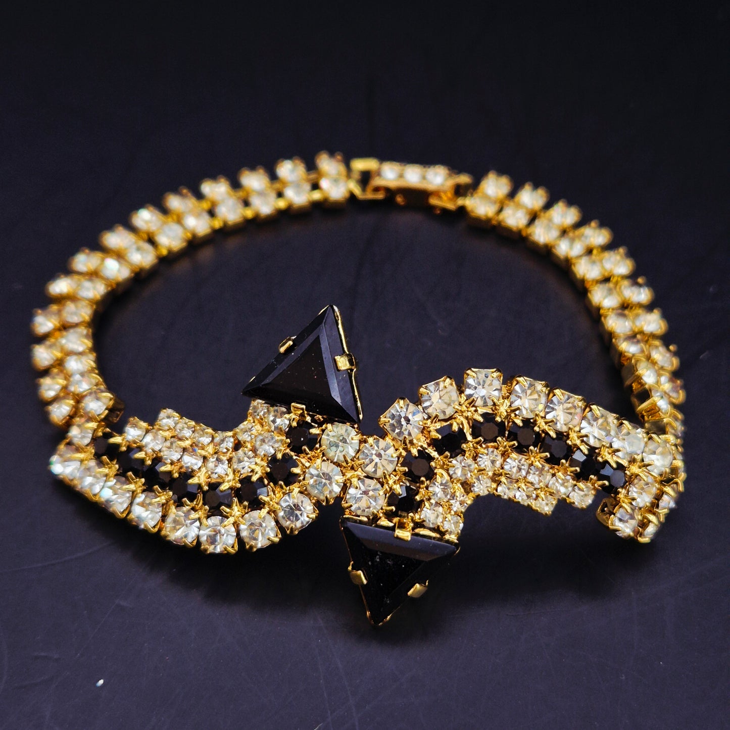 Exklusives Strass Armband – Vintage Design mit schwarzen Akzenten