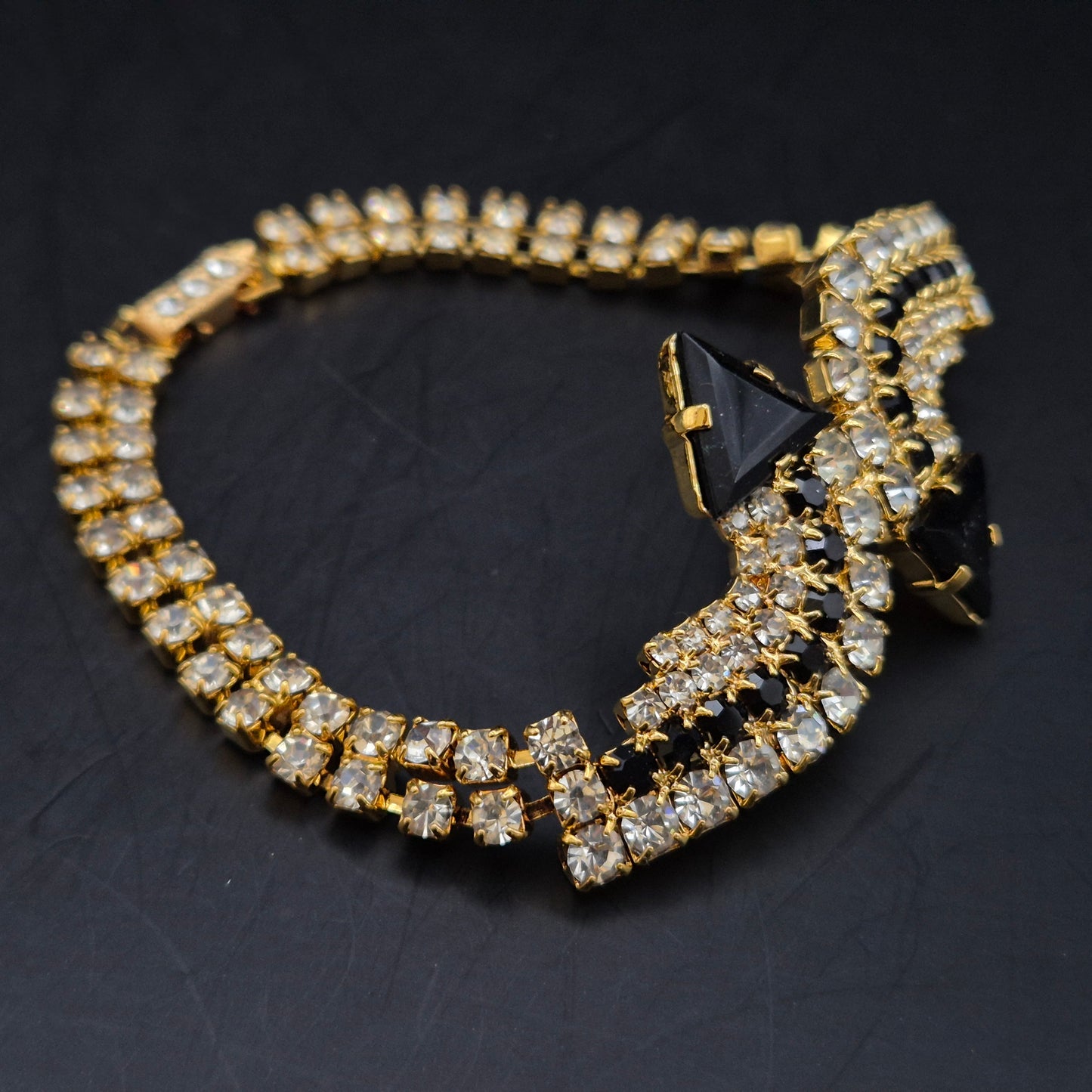 Exklusives Strass Armband – Vintage Design mit schwarzen Akzenten