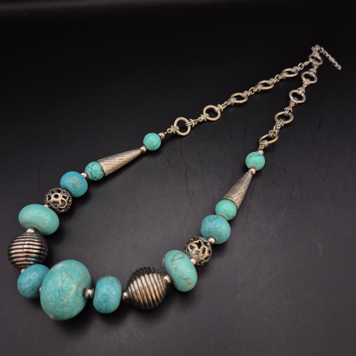 Exotische Türkis Statement Kette – Boho Stil mit Silberfarbenen Akzenten