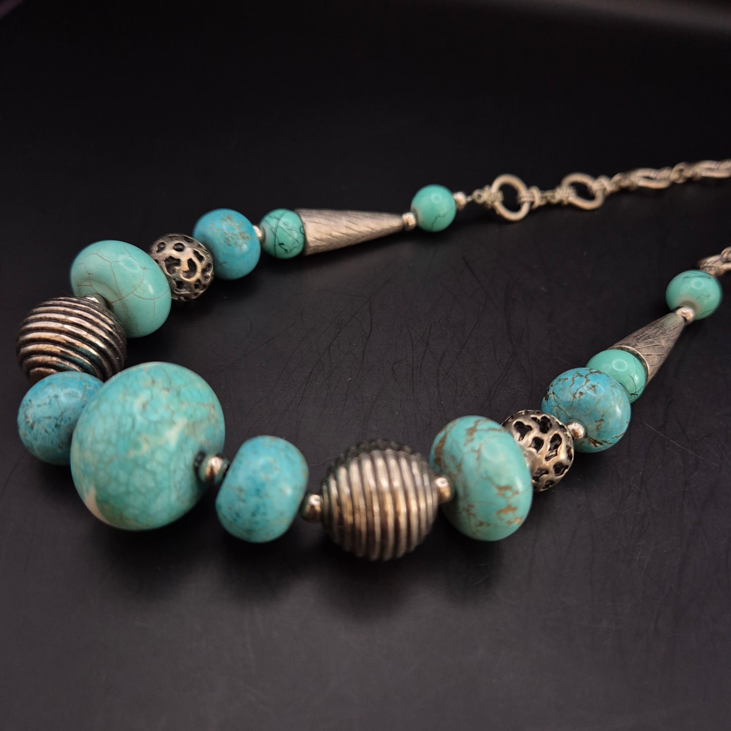 Exotische Türkis Statement Kette – Boho Stil mit Silberfarbenen Akzenten