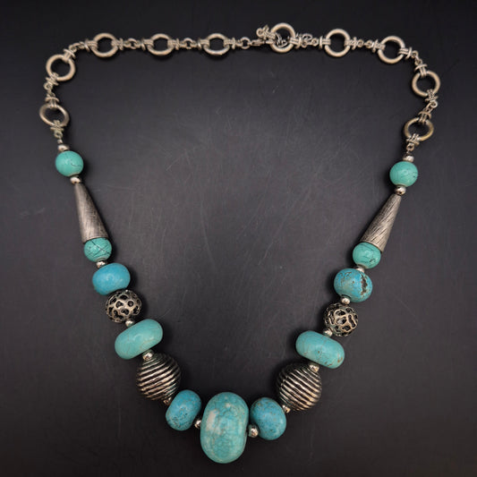 Exotische Türkis Statement Kette – Boho Stil mit Silberfarbenen Akzenten
