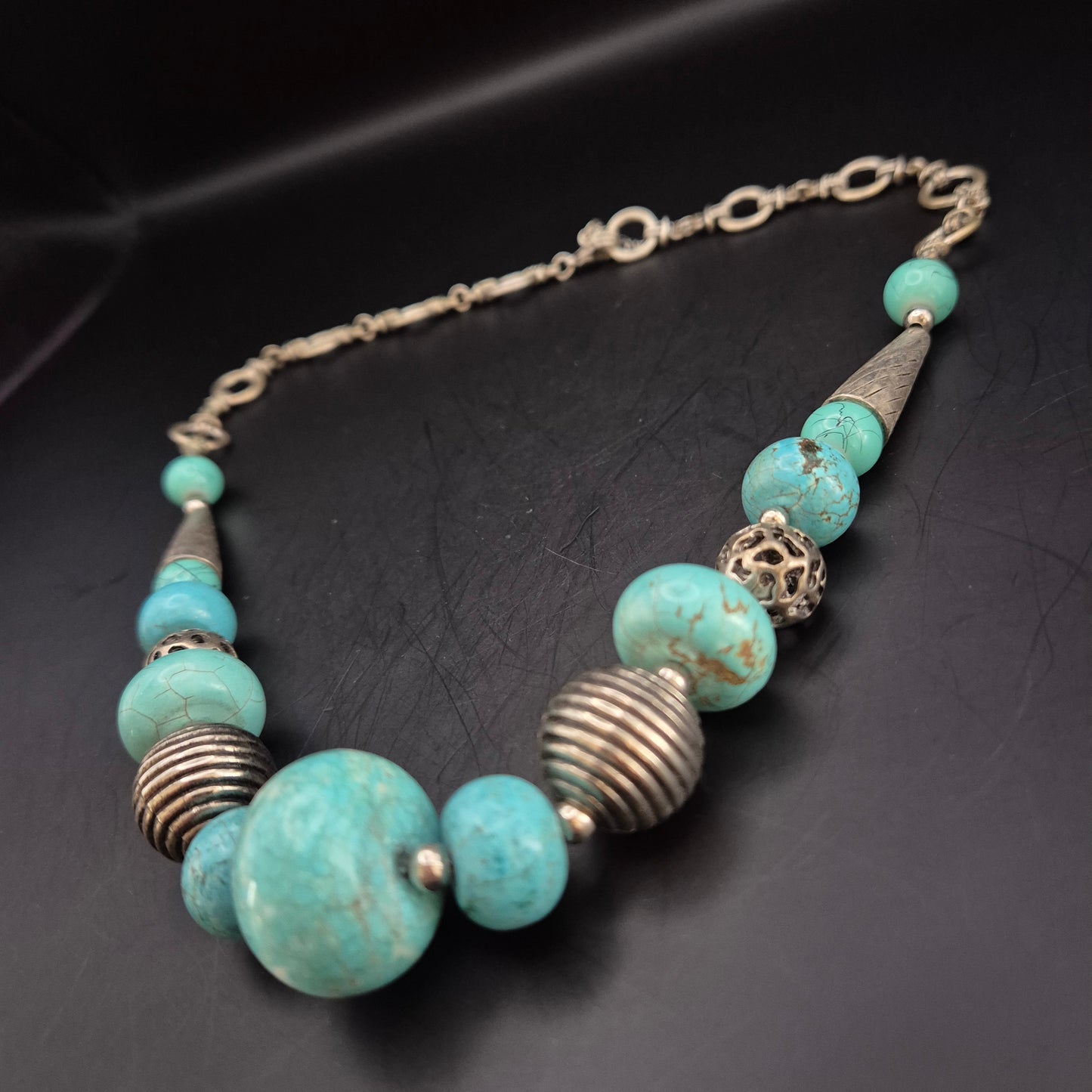 Exotische Türkis Statement Kette – Boho Stil mit Silberfarbenen Akzenten