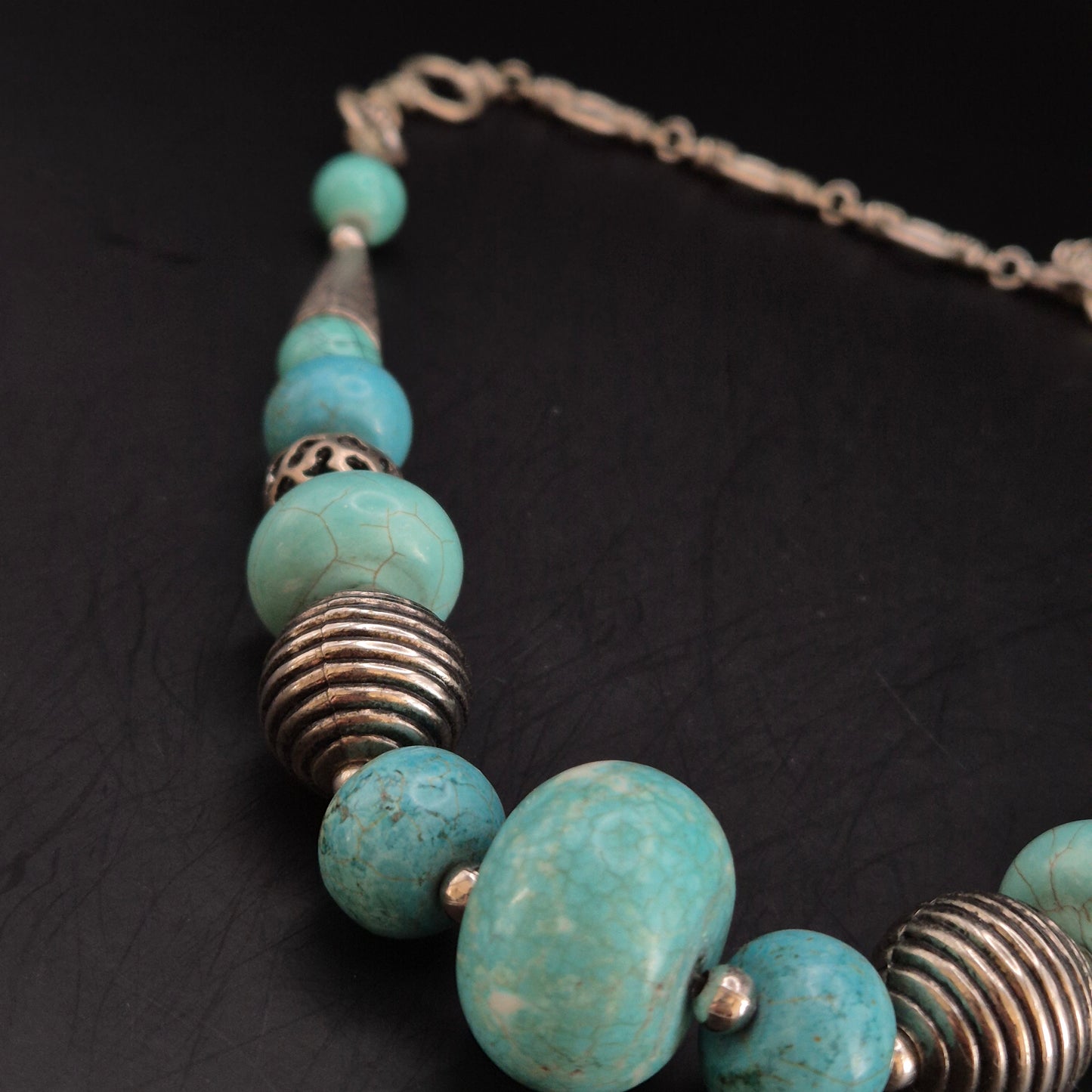 Exotische Türkis Statement Kette – Boho Stil mit Silberfarbenen Akzenten