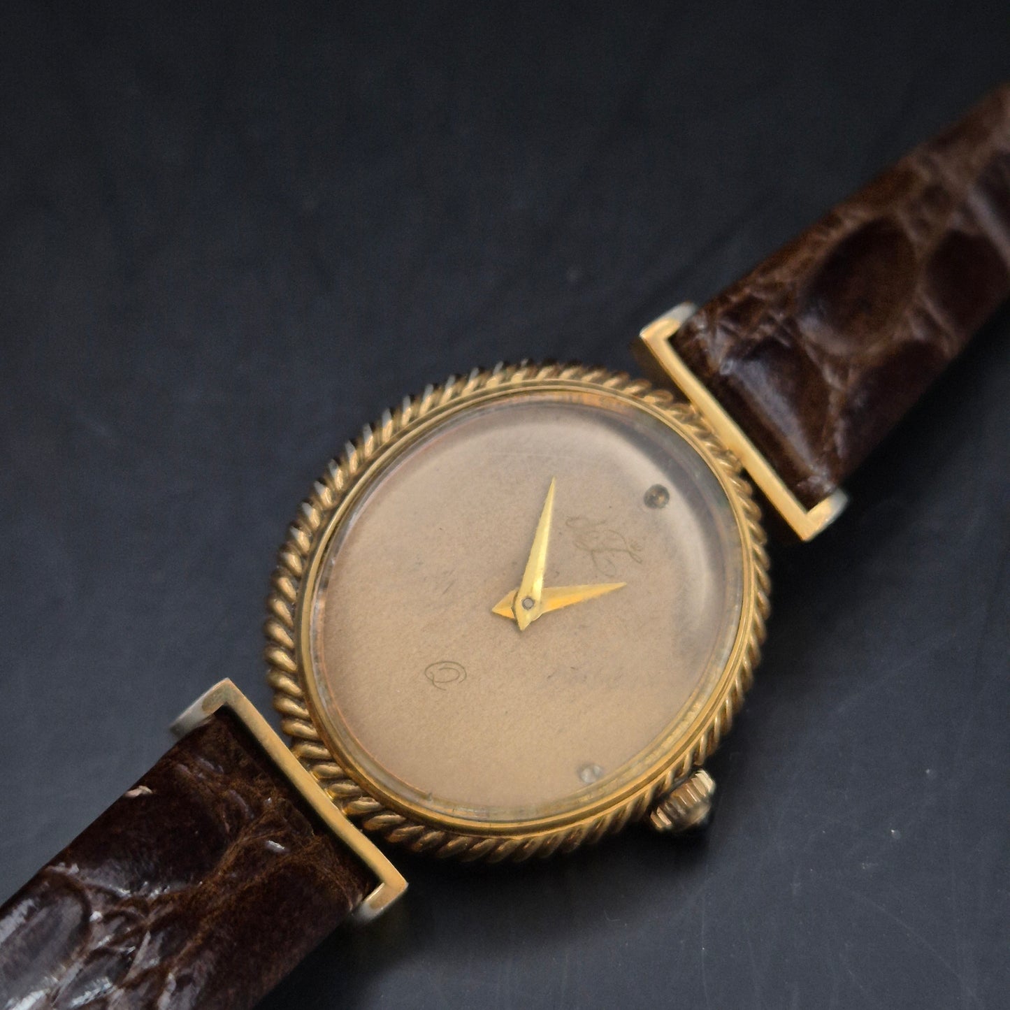 Elegante ZentRa Vintage Damen Uhr – Klassisches Design in Goldoptik