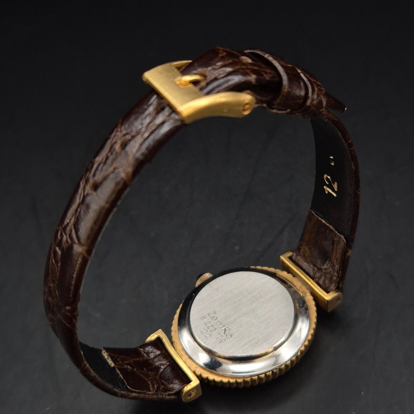 Elegante ZentRa Vintage Damen Uhr – Klassisches Design in Goldoptik