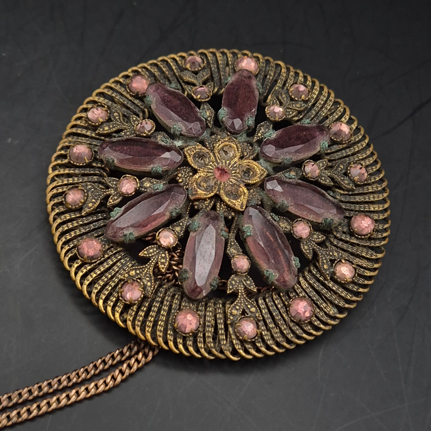 Vintage Sonnenblumen Brosche mit Lila Steinen – Antik-Stil Design