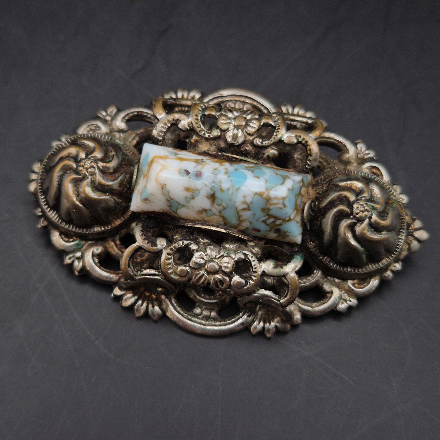 Antike Brosche mit Floralem Muster – Vintage Schmuck im Jugendstil