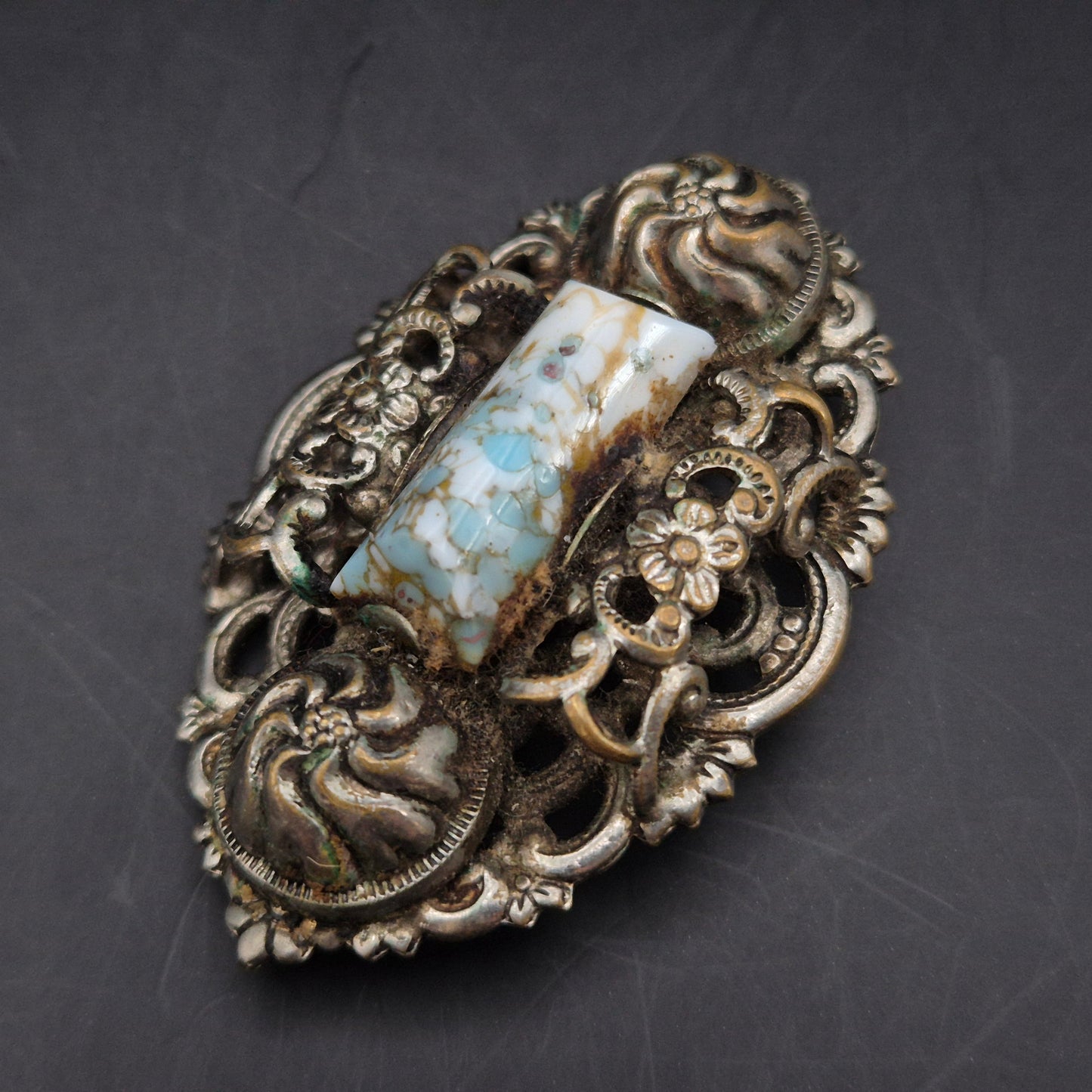 Antike Brosche mit Floralem Muster – Vintage Schmuck im Jugendstil
