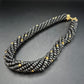 Elegante Schwarze Perlen Kette – Gedrehtes Design mit Goldakzenten