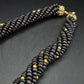 Elegante Schwarze Perlen Kette – Gedrehtes Design mit Goldakzenten