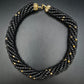 Elegante Schwarze Perlen Kette – Gedrehtes Design mit Goldakzenten