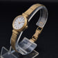 Klassische BQ Damen Uhr Goldfarben – Filigranes Design mit Strukturarmband