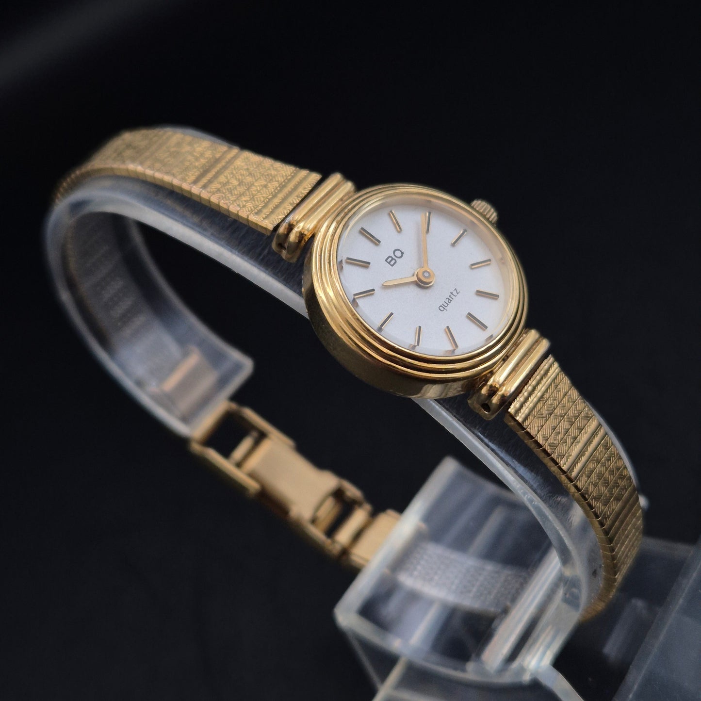 Klassische BQ Damen Uhr Goldfarben – Filigranes Design mit Strukturarmband