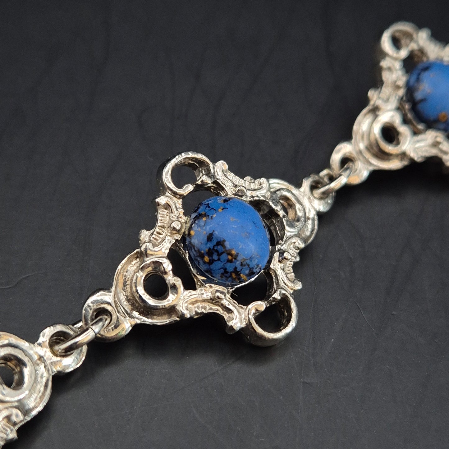 Vintage Armband mit blauen Steinen – Antikes Filigran Design
