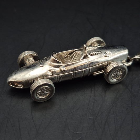 Exklusiver Ferrari F156 Schlüsselanhänger – Edles Metall Design für Sammler