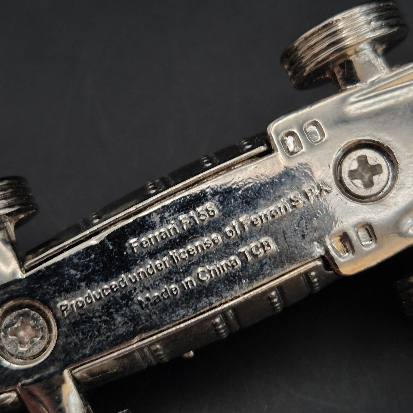 Exklusiver Ferrari F156 Schlüsselanhänger – Edles Metall Design für Sammler