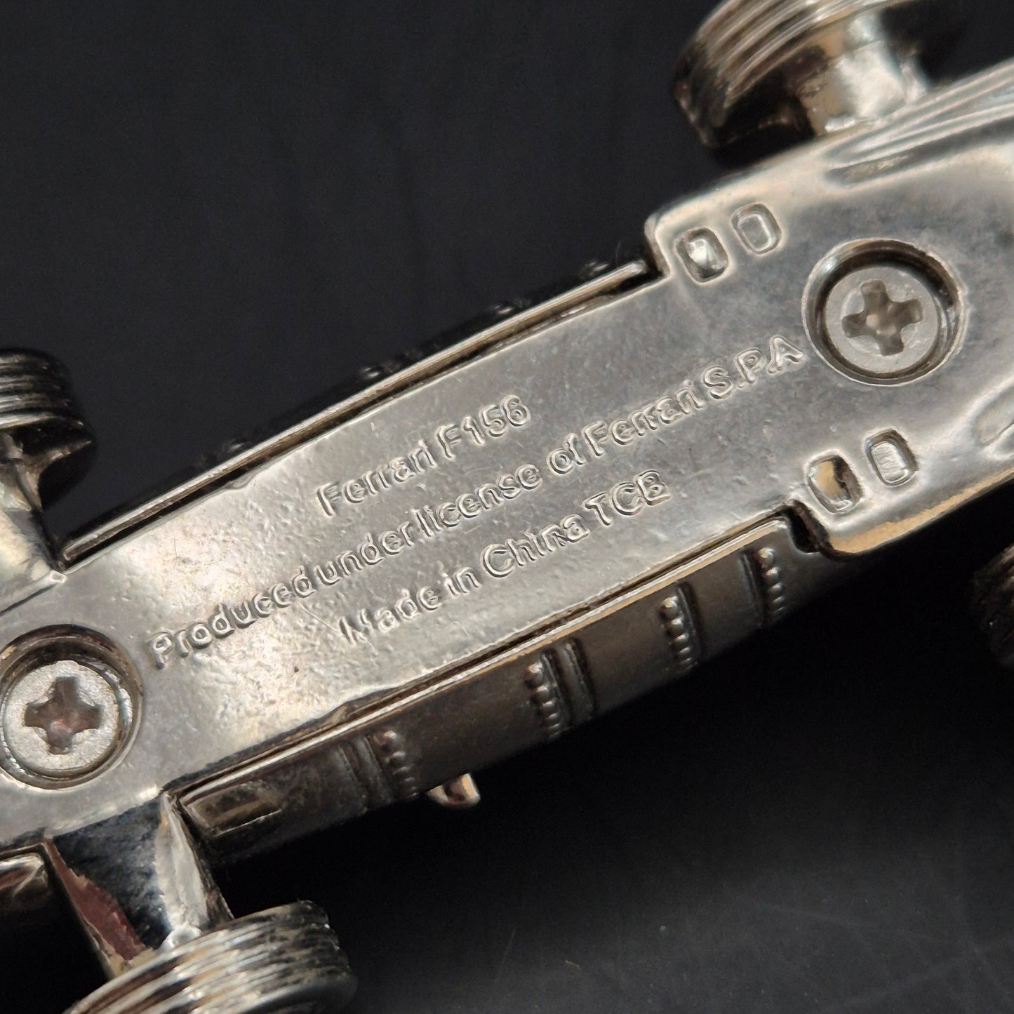 Exklusiver Ferrari F156 Schlüsselanhänger – Edles Metall Design für Sammler