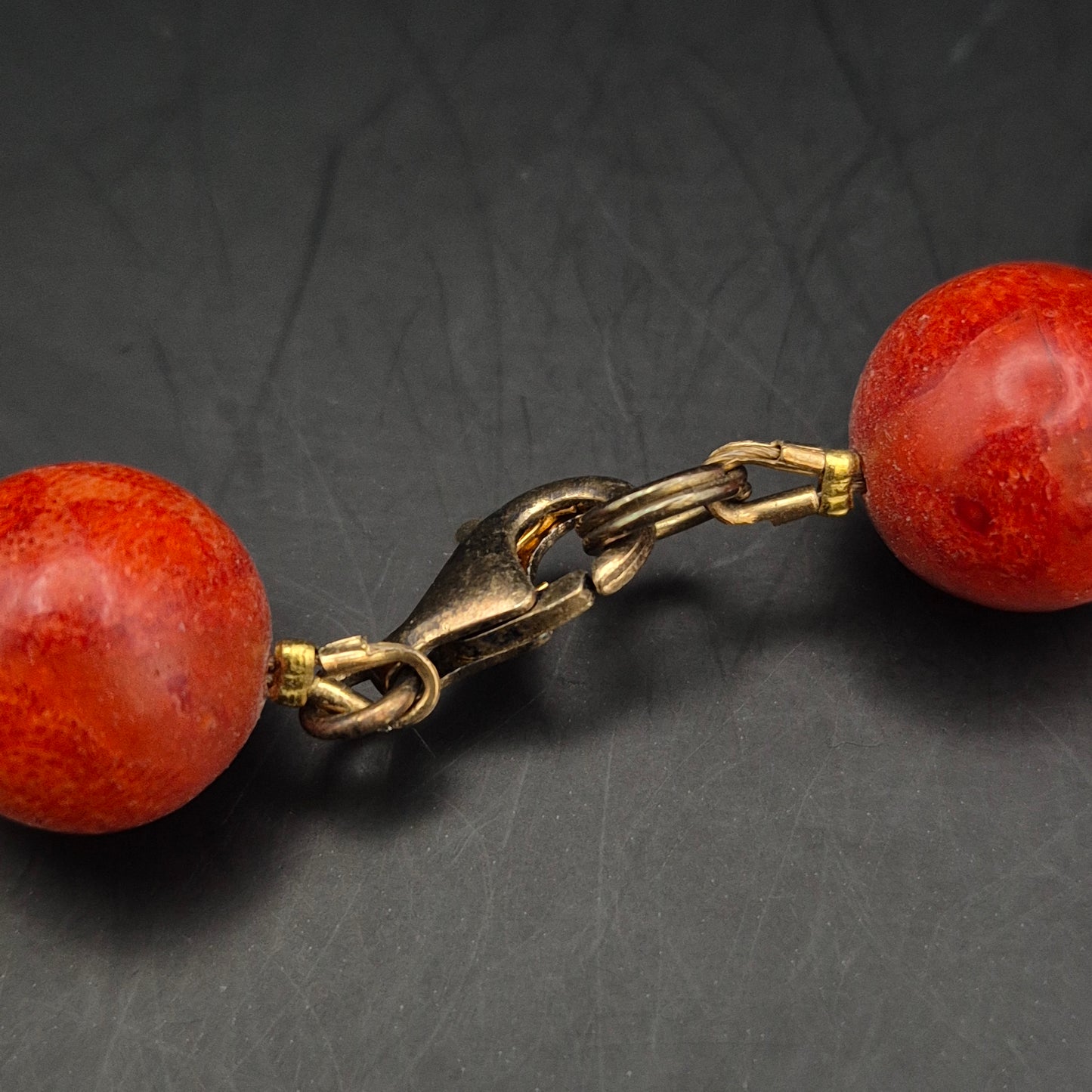 Edle Rote Korallen Kette – Klassische Perlen Kette mit 925 Silber Verschluss