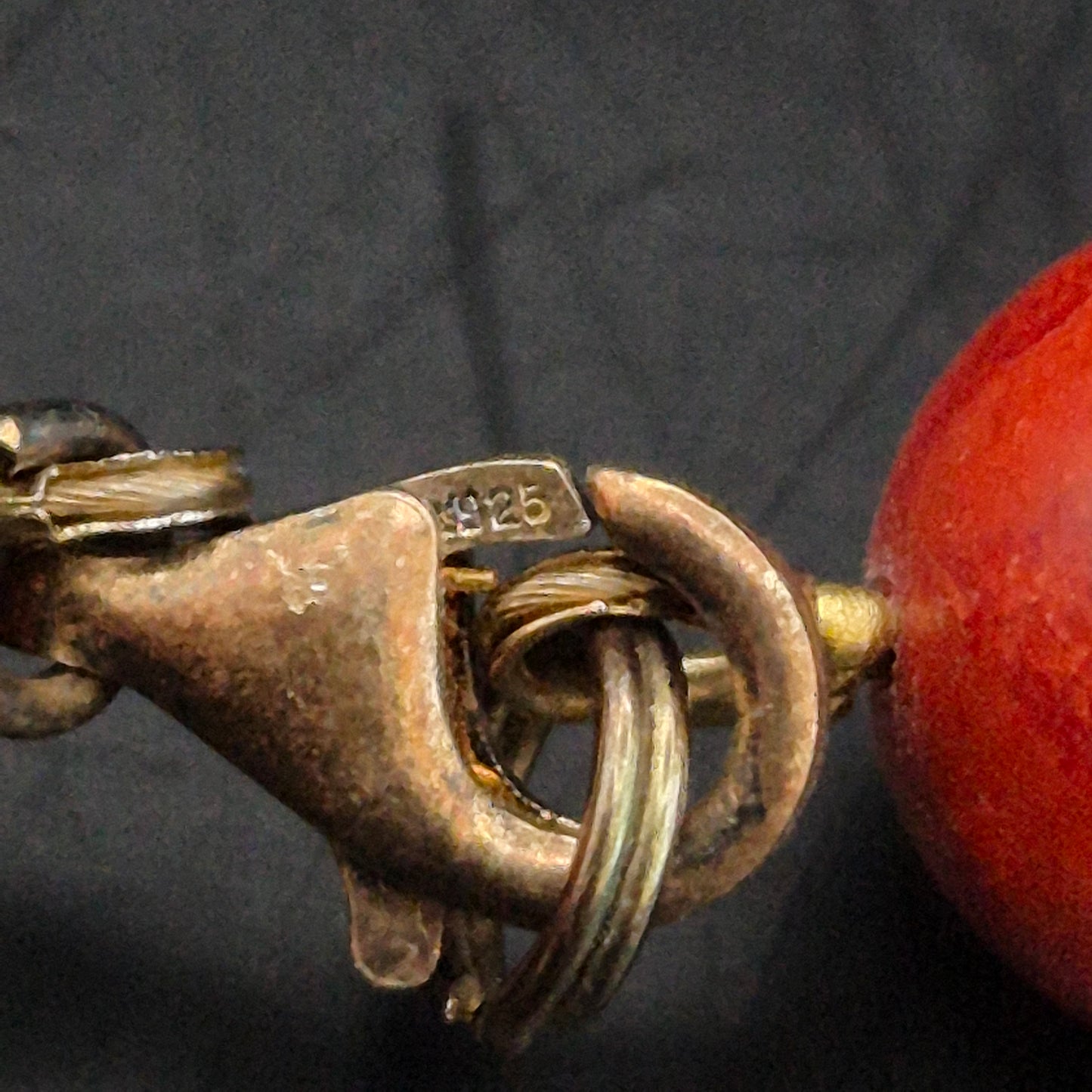 Edle Rote Korallen Kette – Klassische Perlen Kette mit 925 Silber Verschluss
