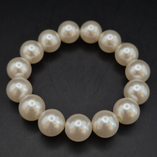 Klassisches Damen Armband mit großen cremeweißen Perlen