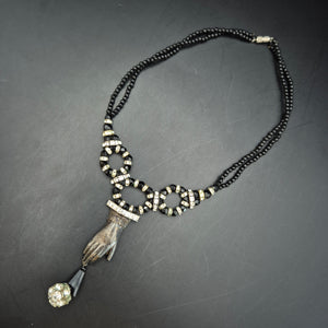 Exklusive Damen Kette mit Hand-Anhänger – Vintage-Stil in Schwarz & Silber