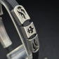 Modernes Herren Armband – Schwarzes Kautschuk mit Tribal-Elementen