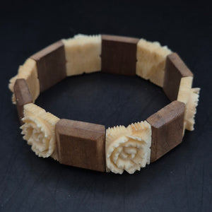 Exotisches Armband mit Rosen-Schnitzereien – Vintage Look in Braun & Natur