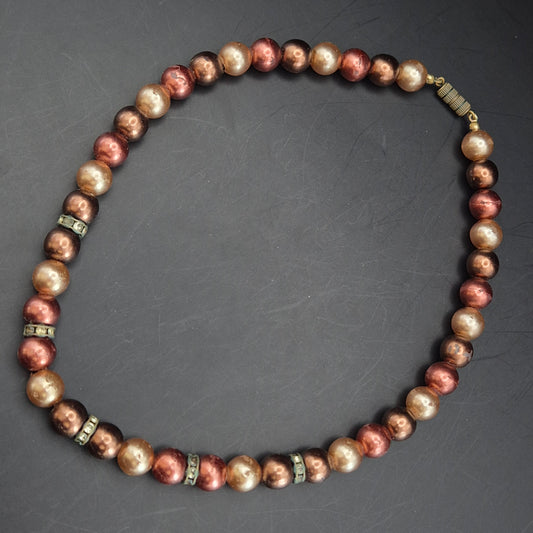 Elegante Damen Halskette – Perlen in Bronze- und Goldtönen