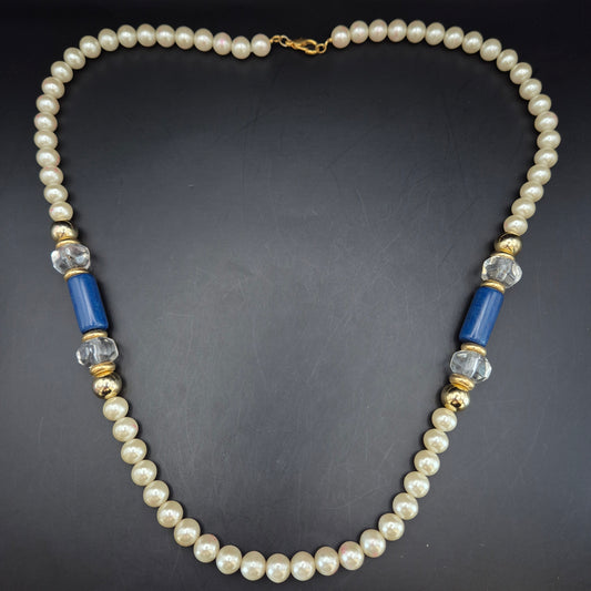 Edle Perlen Halskette mit blauen Akzenten – Klassisch & Elegant