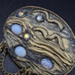Antike Damen Brosche mit Opal-Optik & Schlangen-Design – Vintage Gold-Look