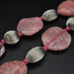 Moderne Damen Halskette – Verspieltes Design mit Rosa Schmucksteinen