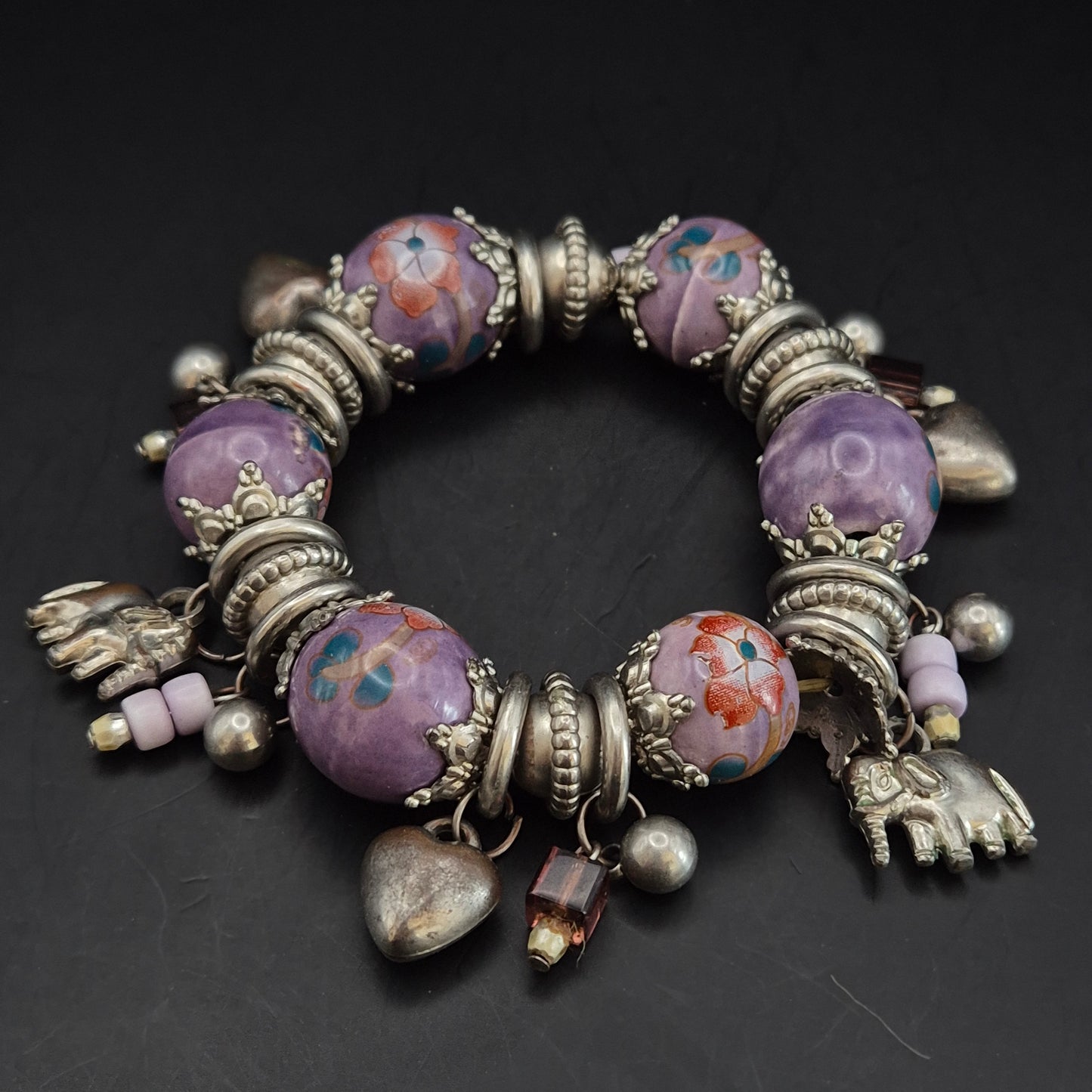 Titel Buntes Perlen Armband mit Elefanten-Anhängern – Verspielter Boho-Stil