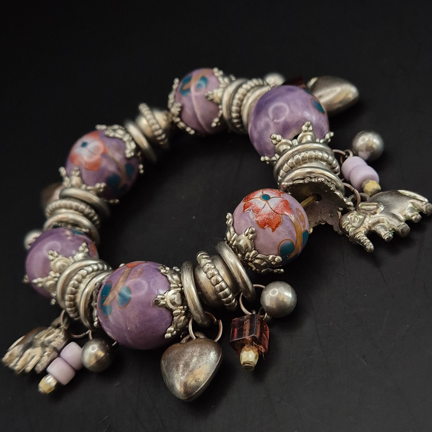 Titel Buntes Perlen Armband mit Elefanten-Anhängern – Verspielter Boho-Stil