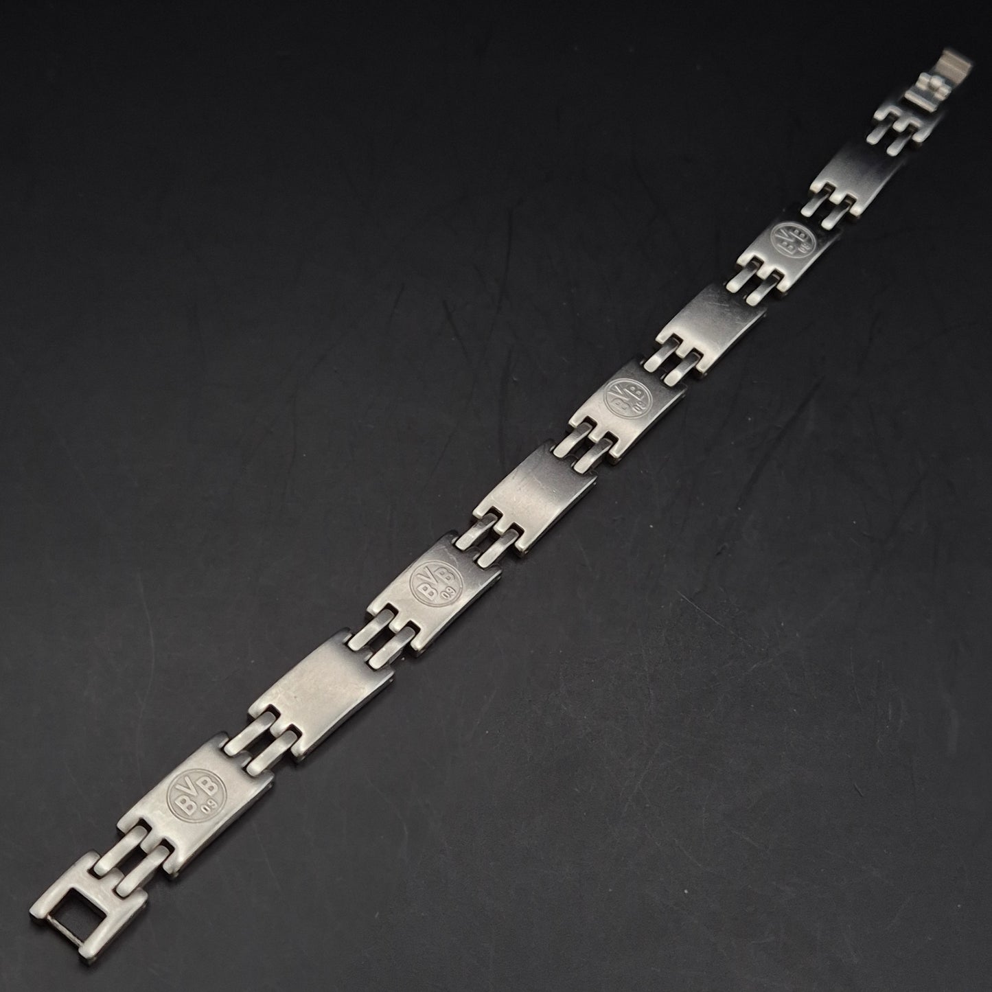 Markantes BVB 09 Herren Armband – Robustes Edelstahl Design für Fans