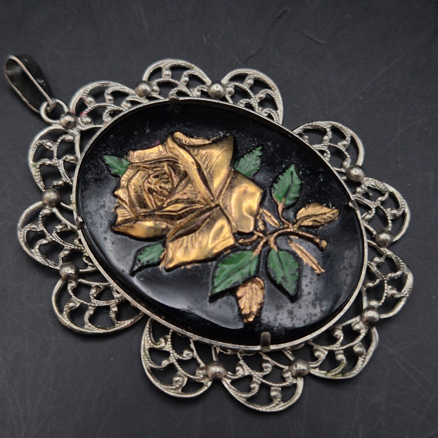 Vintage Medaillon Anhänger Rose – Edles Design in Schwarz & Gold