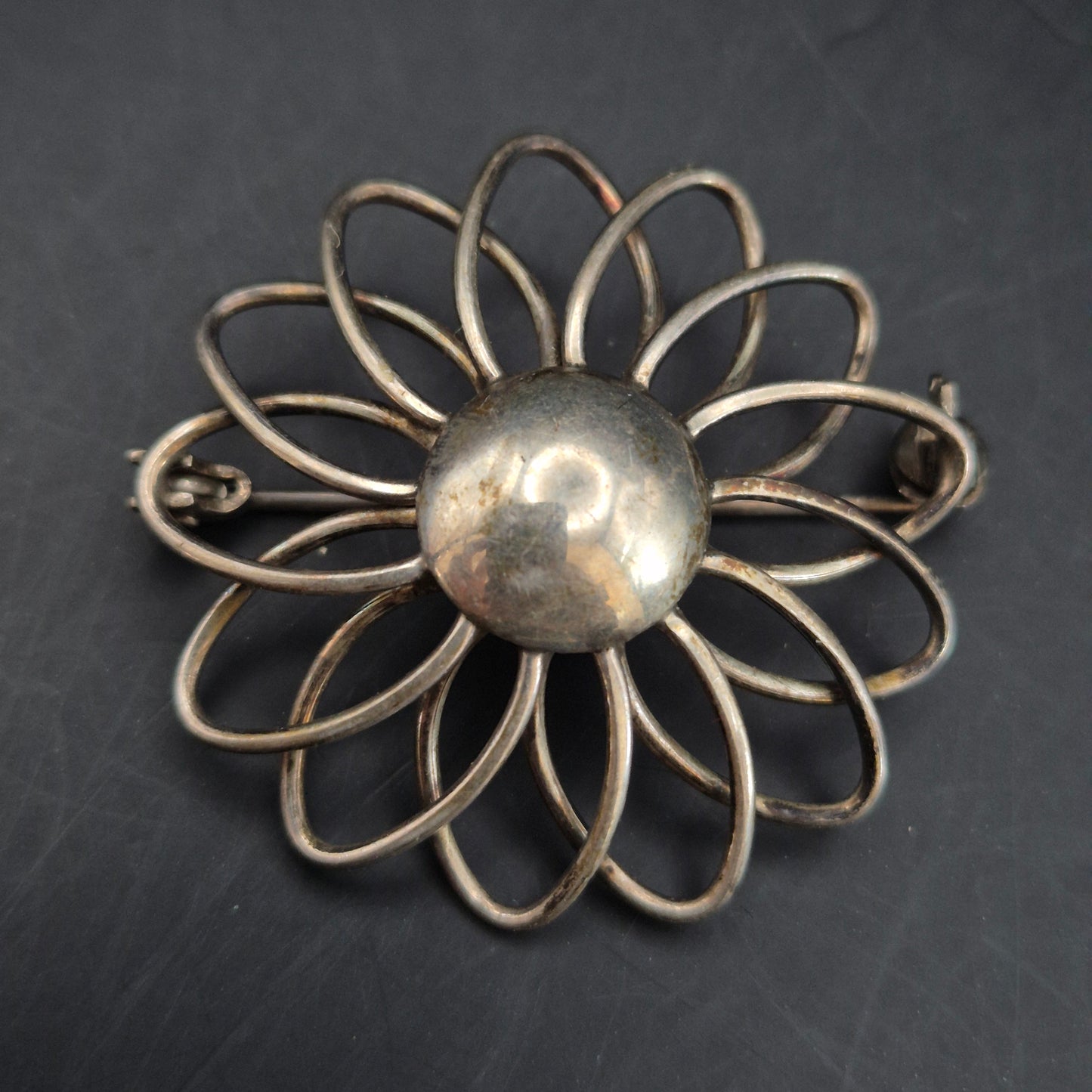 Silberne Vintage Blumen Brosche – Elegantes Florales Design