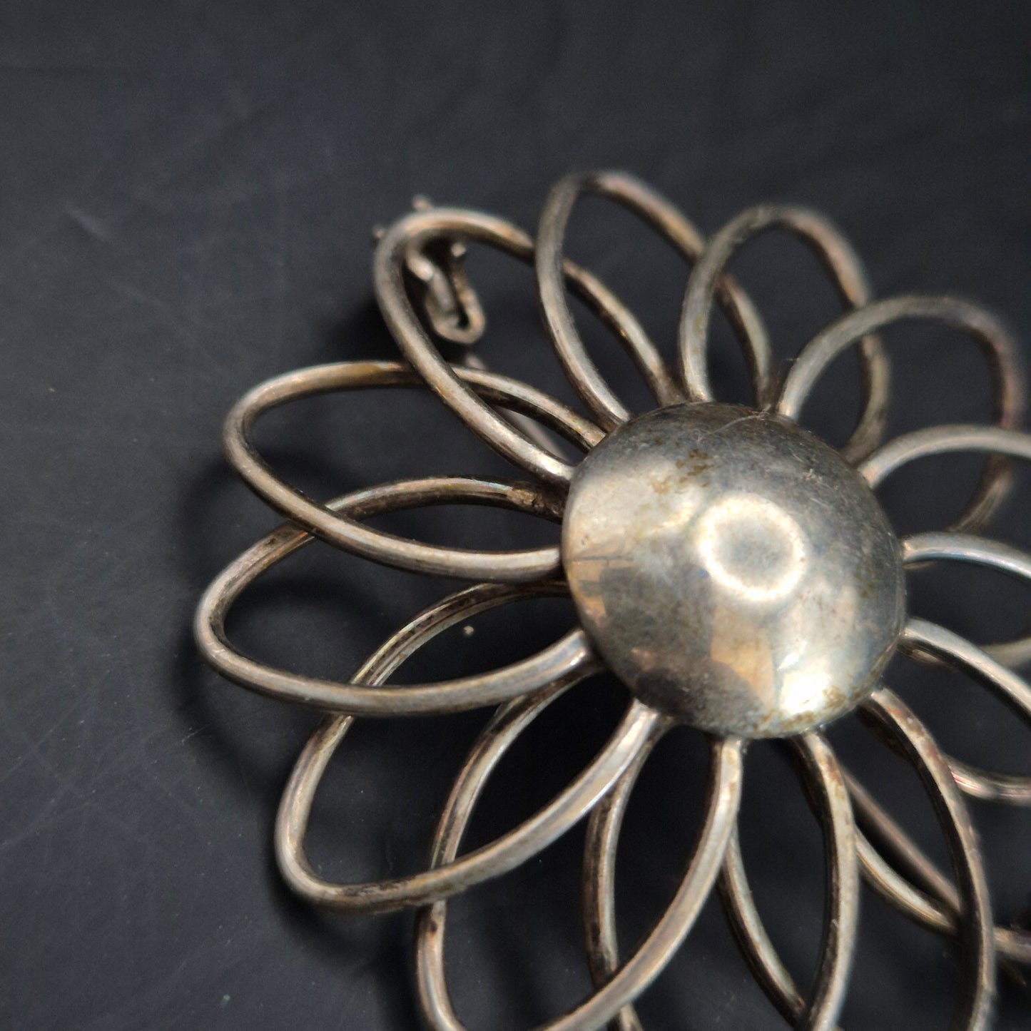 Silberne Vintage Blumen Brosche – Elegantes Florales Design