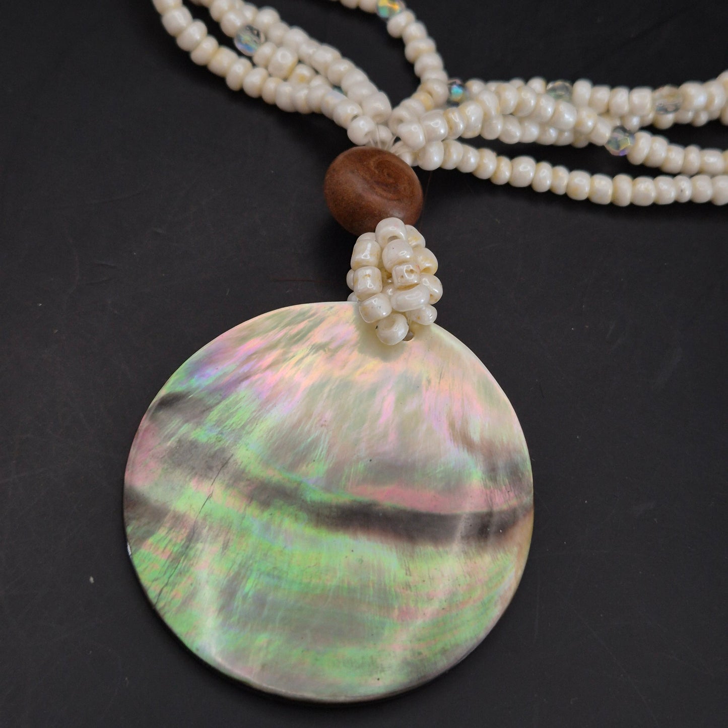 Elegante Perlenkette mit Perlmutt-Anhänger – Edles Design für Damen
