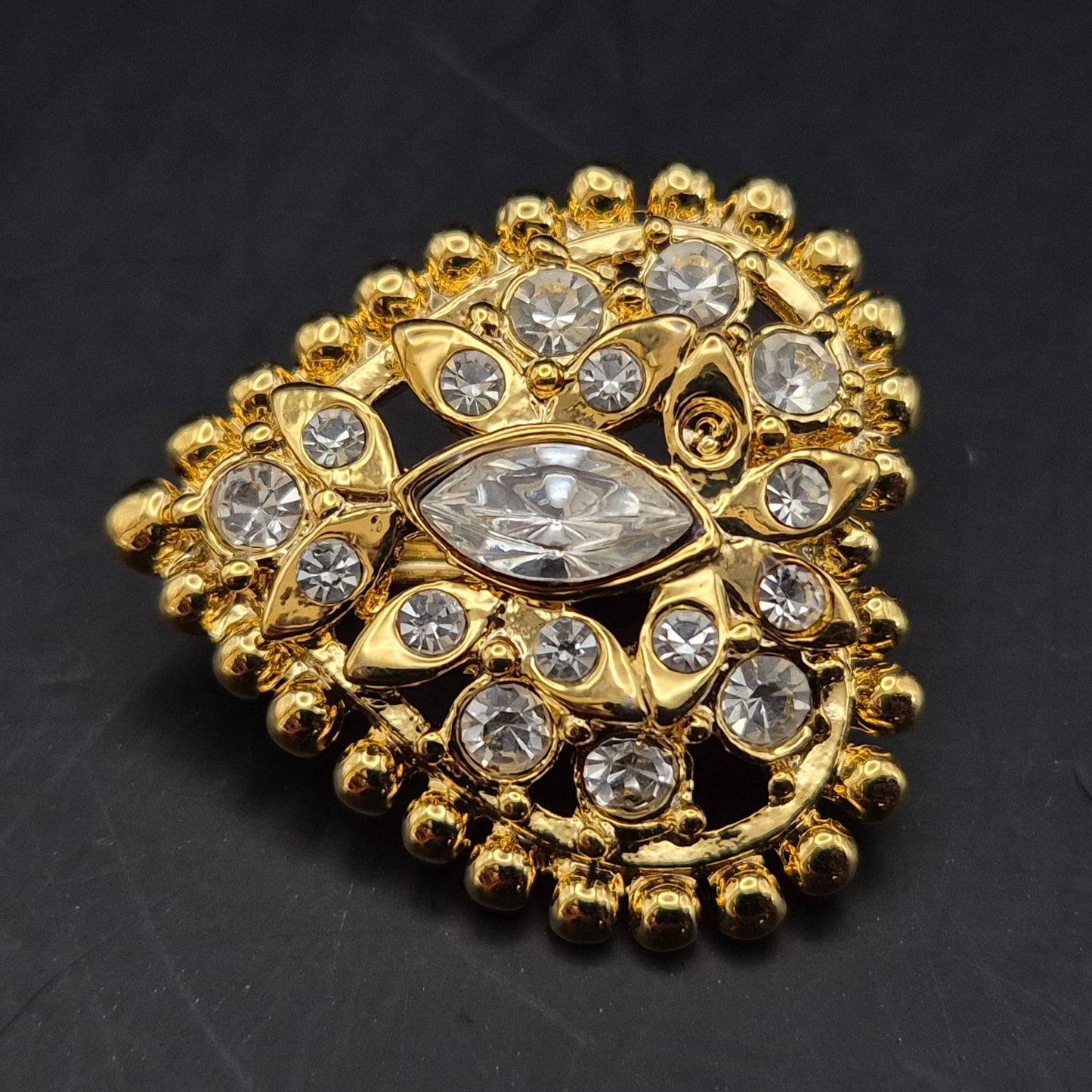 Goldene Herz Brosche – Vintage Design mit Funkelnden Kristallen