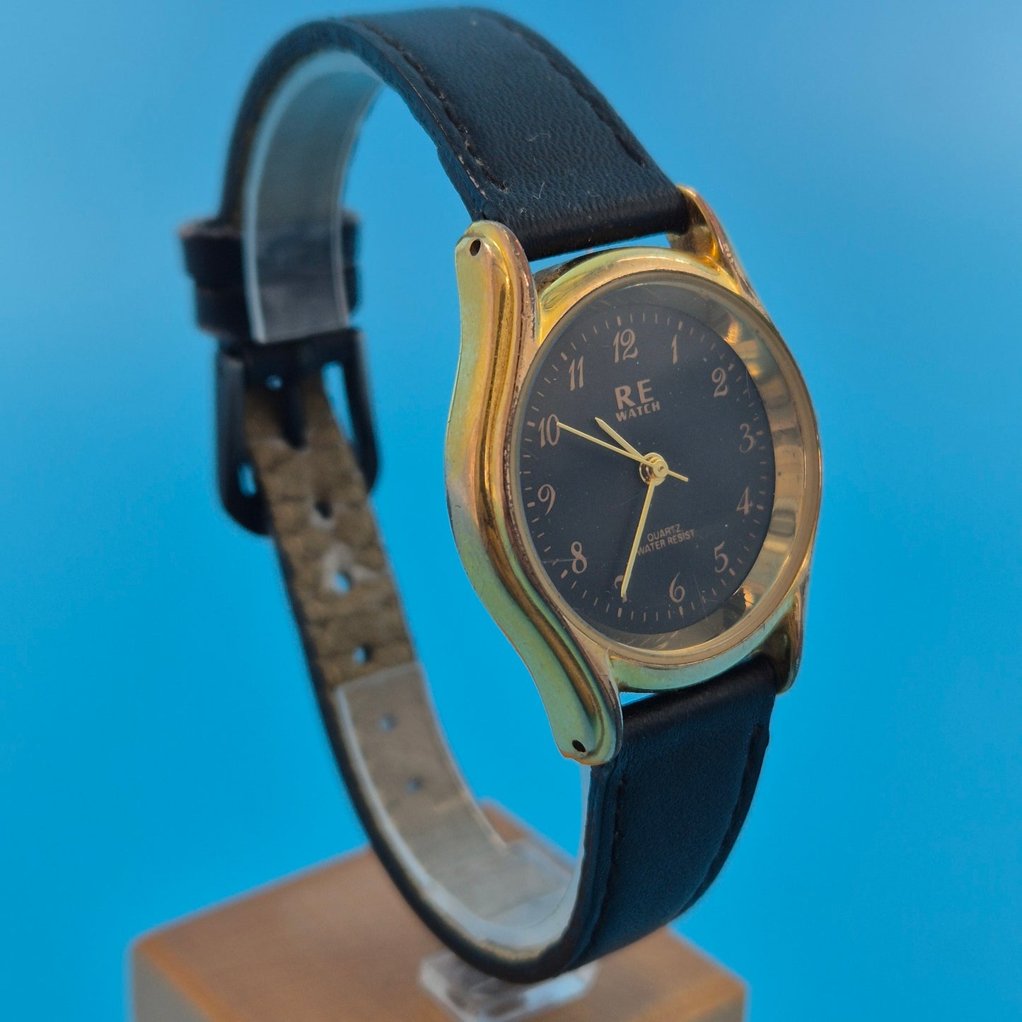 Klassische RE WATCH Damen Uhr – Goldfarbenes Gehäuse mit schwarzem Zifferblatt