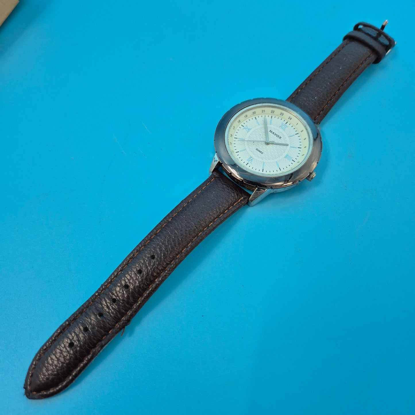 Klassische Navox Herren Uhr – Zeitloses Design mit Römischen Ziffern